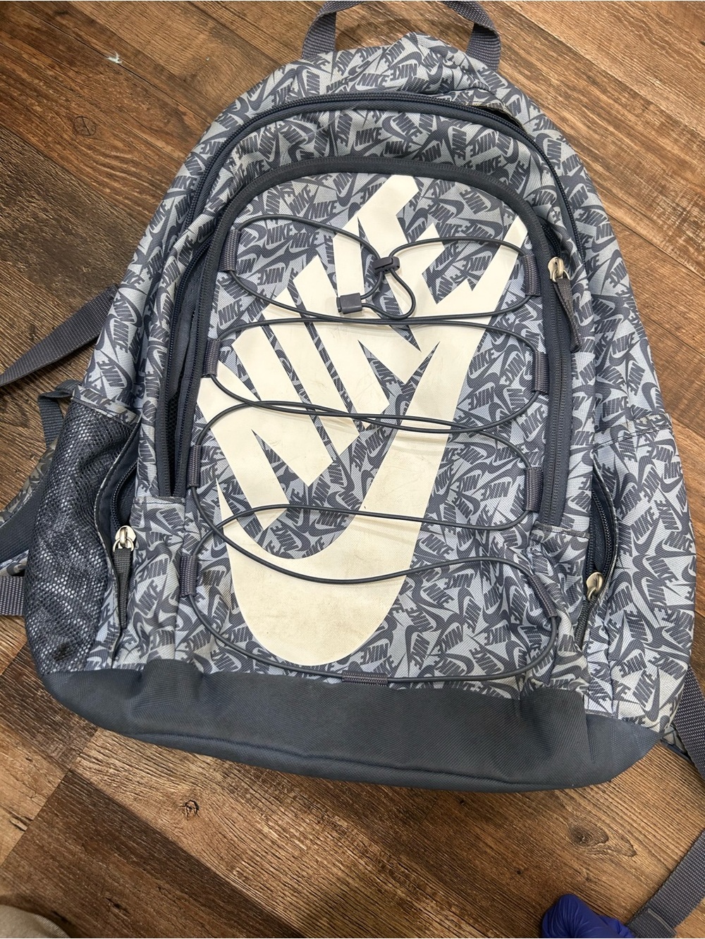 Nike Gray Patterned Men’s Backpack with Large White Logo
